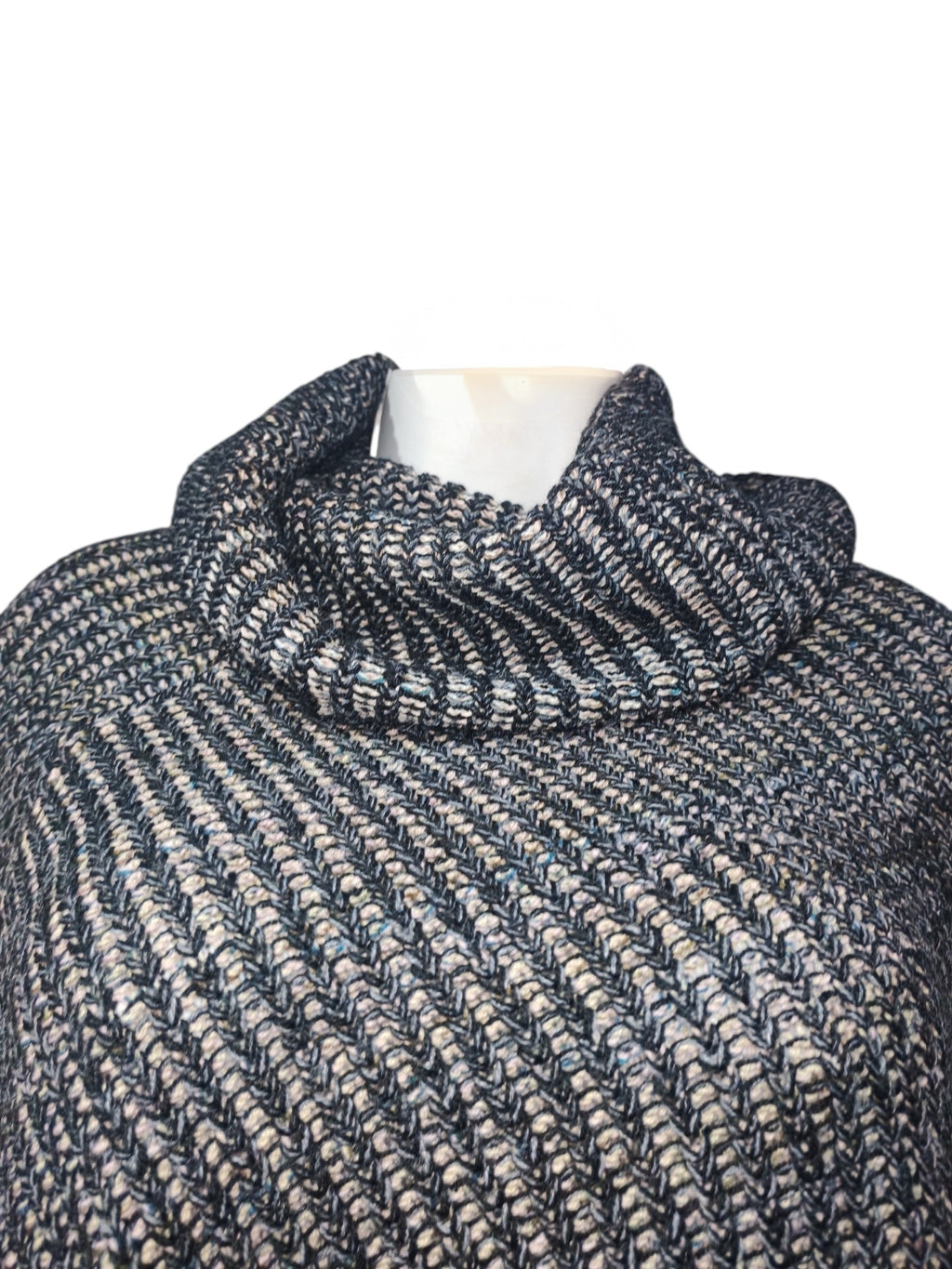 Poncho Cuello Alto